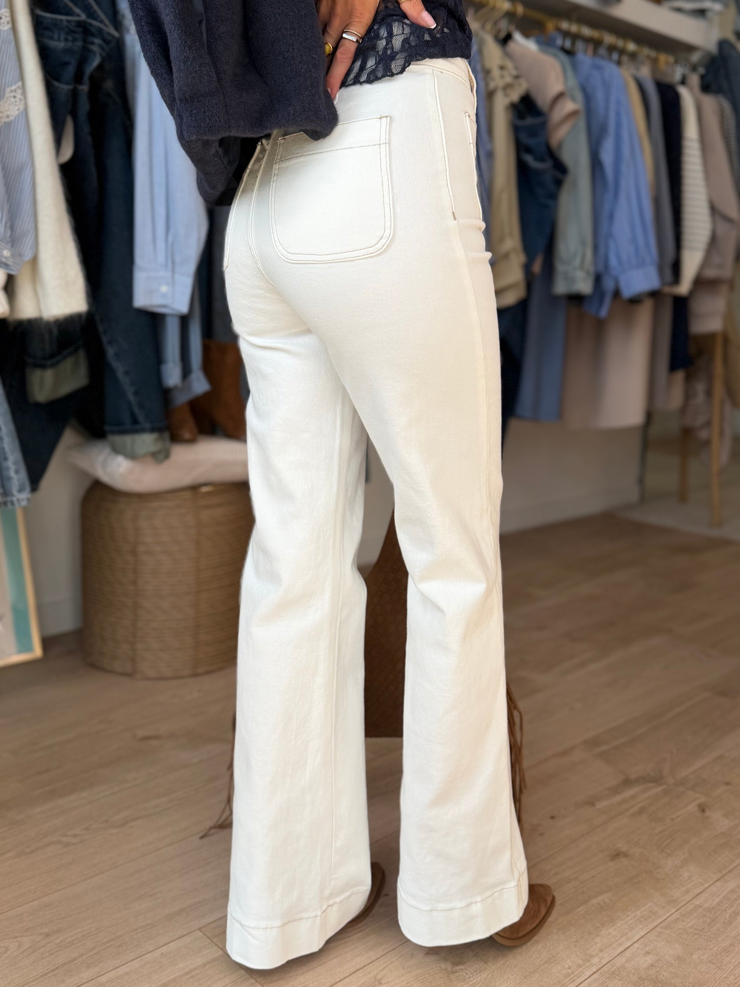 Jean Léonardo Flare taille haute blanc