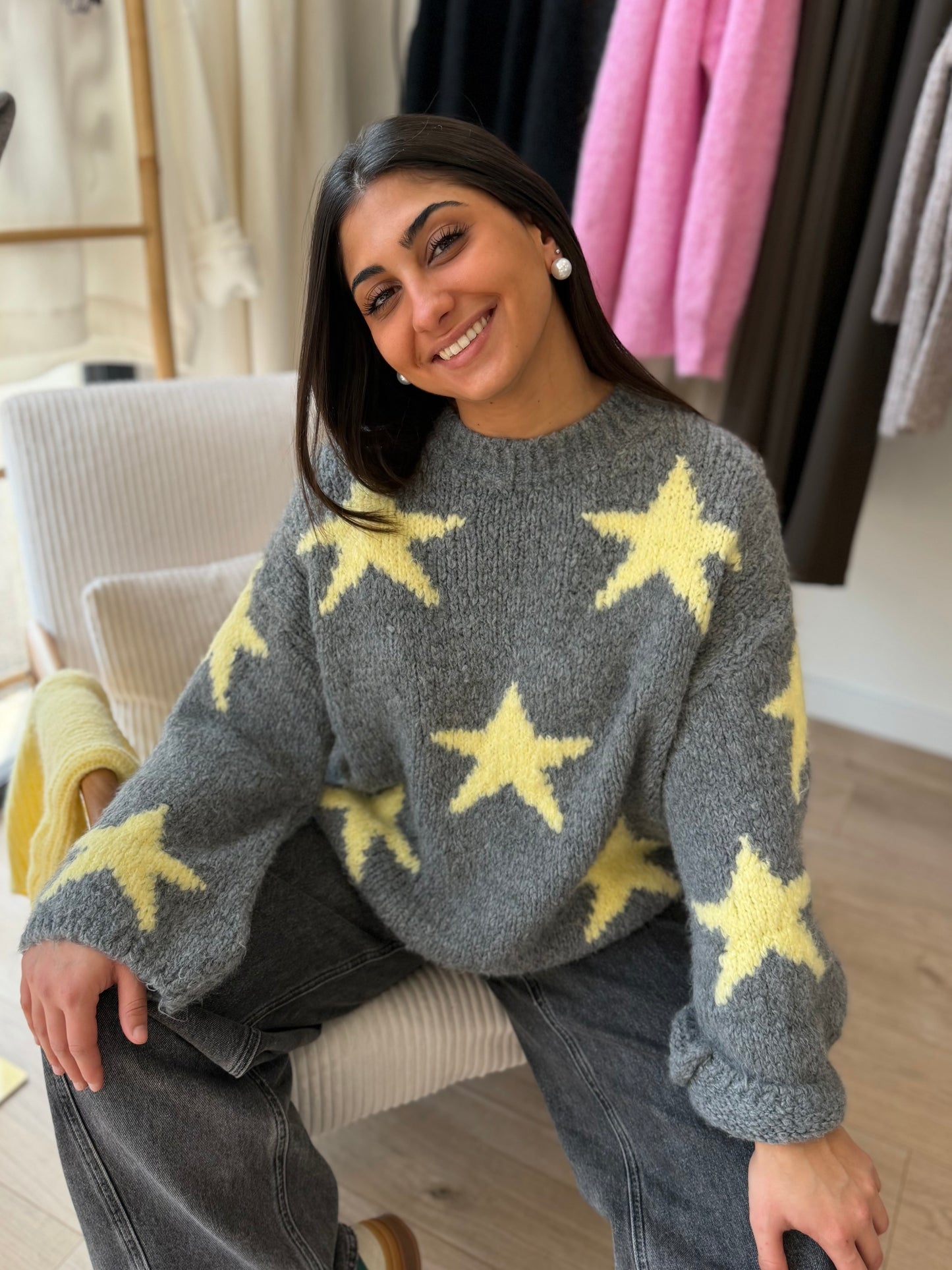 Pull étoiles gris & jaune lumineux